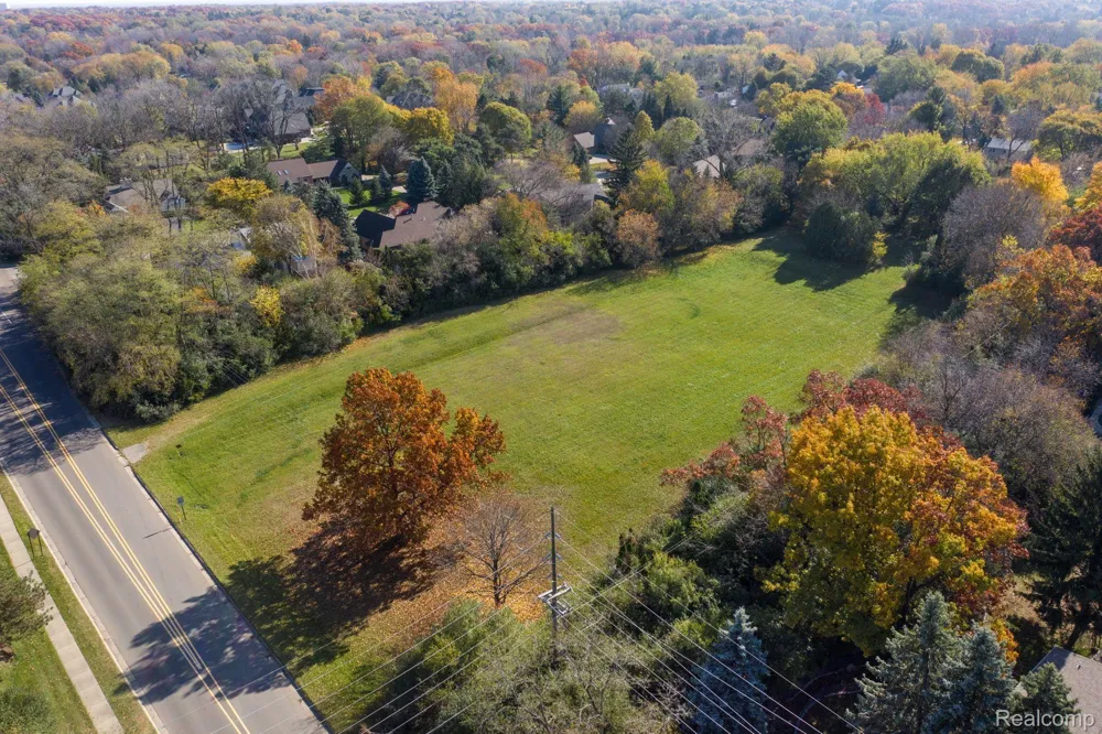 700 E SQUARE LAKE ROAD Bloomfield Charter Township, MI 48304