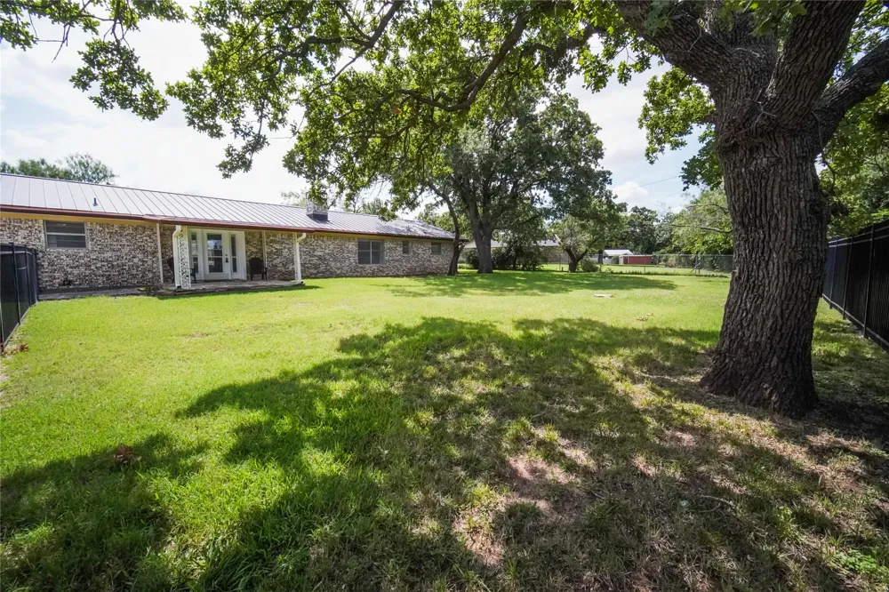 281 Oak Ridge Street Jacksboro, TX 76458