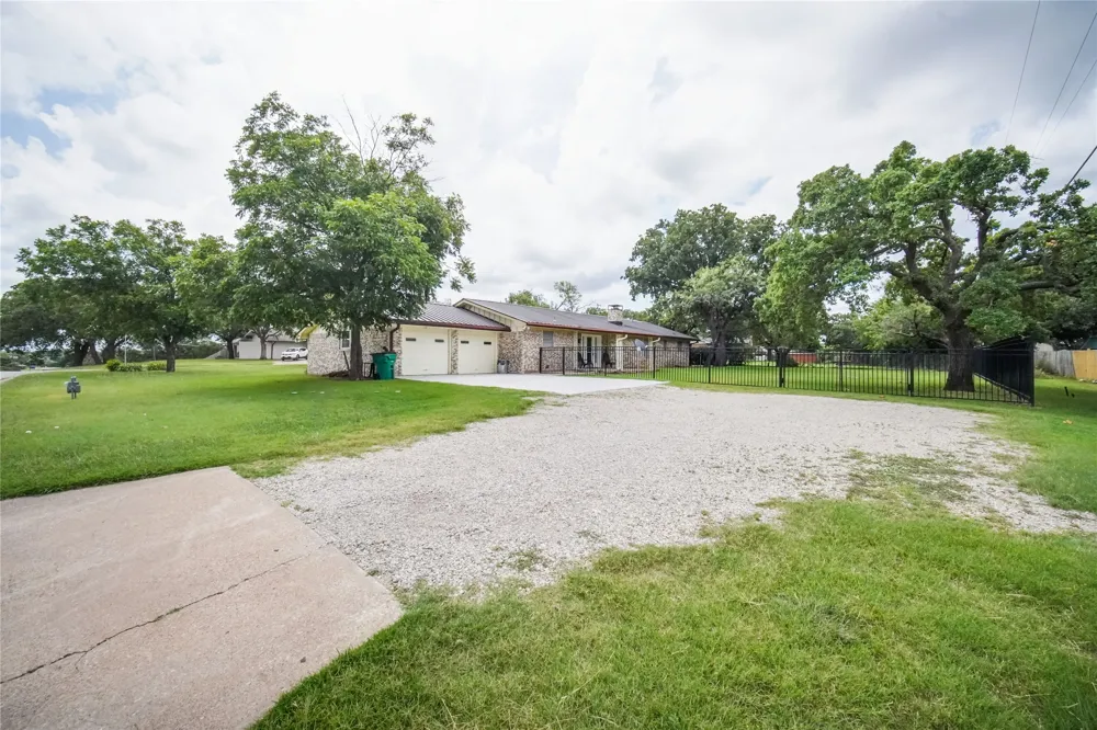 281 Oak Ridge Street Jacksboro, TX 76458
