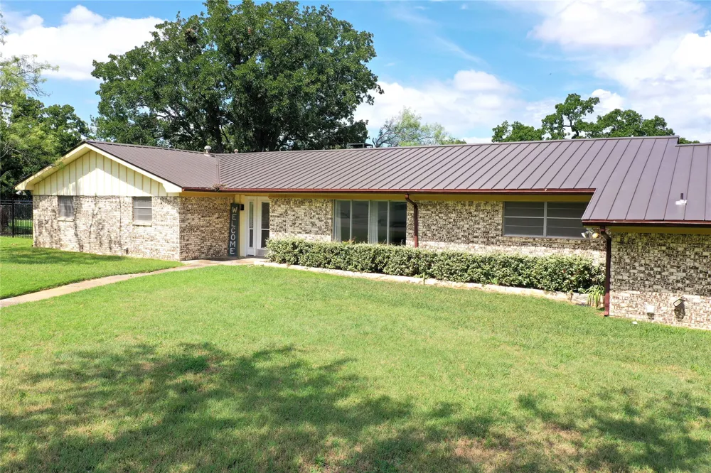 281 Oak Ridge Street Jacksboro, TX 76458