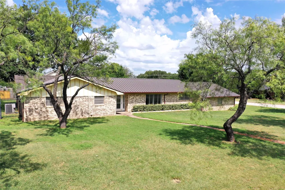 281 Oak Ridge Street Jacksboro, TX 76458