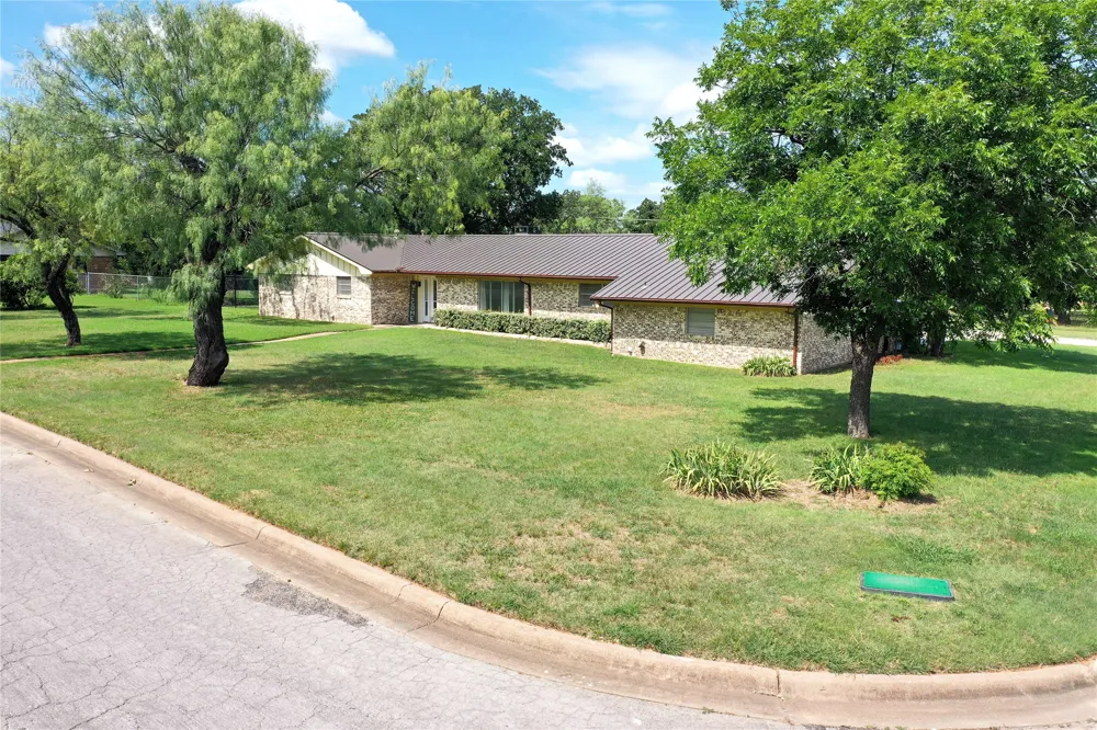 281 Oak Ridge Street Jacksboro, TX 76458