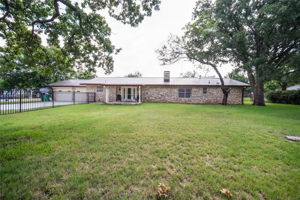 281 Oak Ridge Street Jacksboro, TX 76458