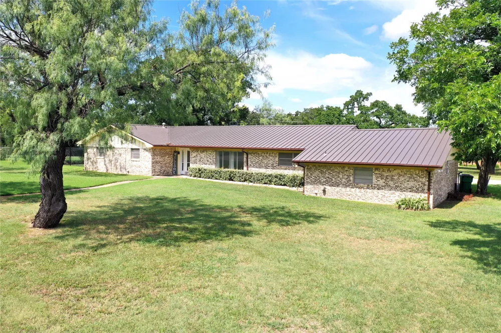 281 Oak Ridge Street Jacksboro, TX 76458
