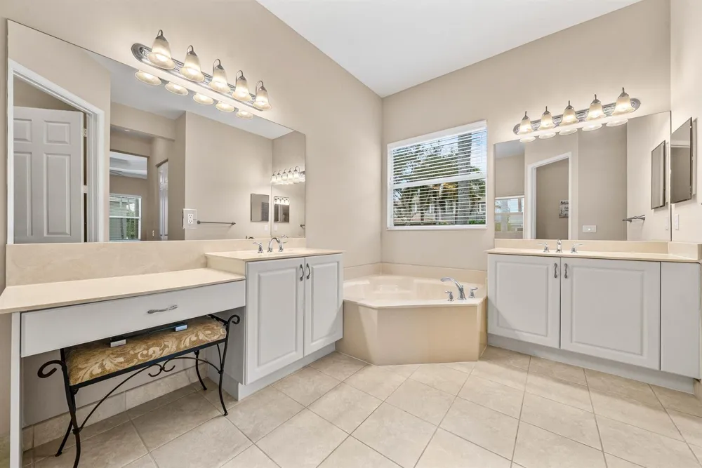11546 Ponywalk Trail Boynton Beach, FL 33473
