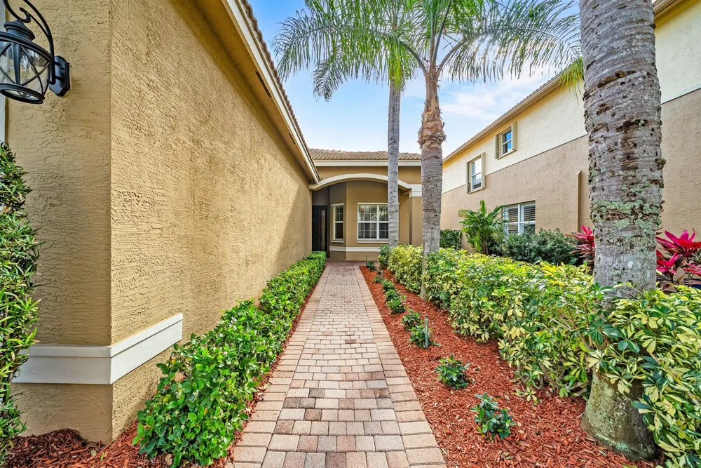 11546 Ponywalk Trail Boynton Beach, FL 33473