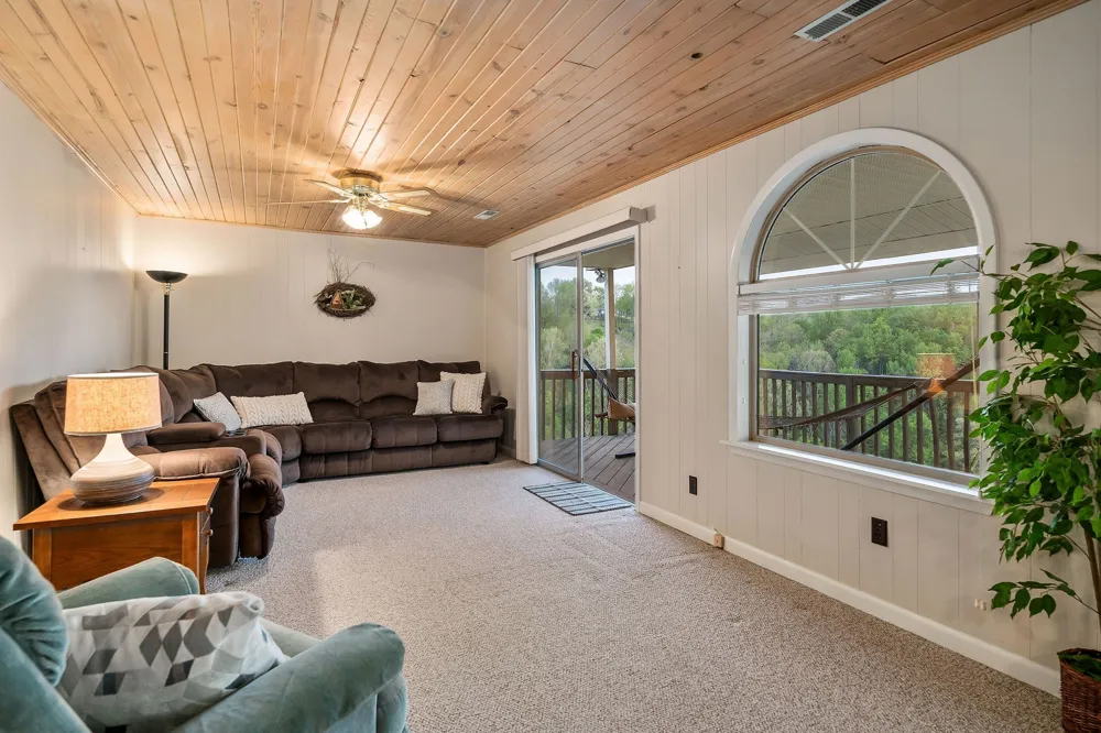 258 Captains Point Rd Silver Point, TN 38582