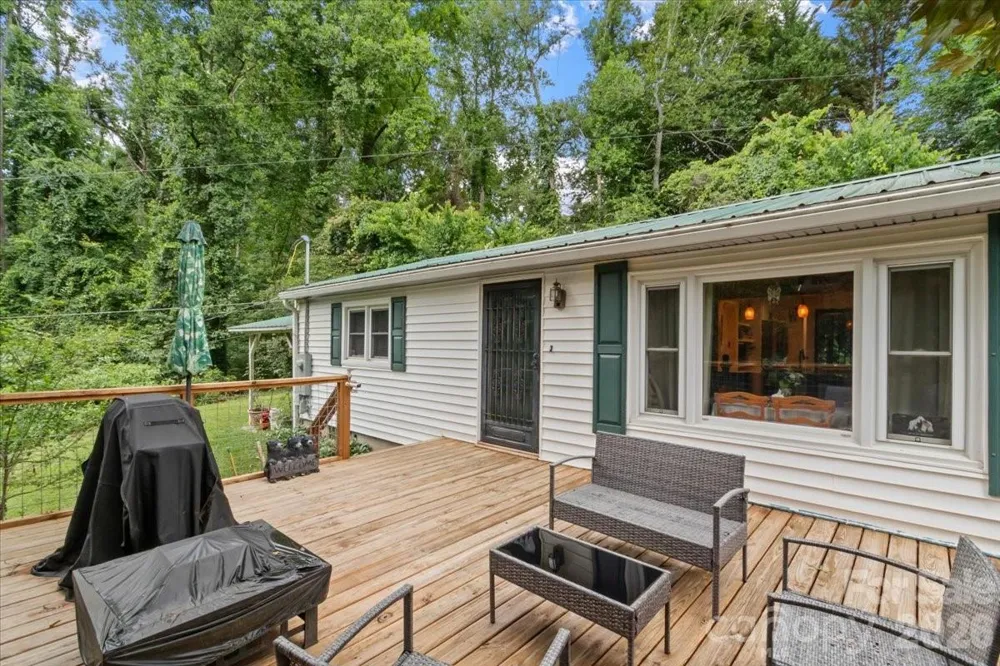 2 Ray Road Weaverville, NC 28787