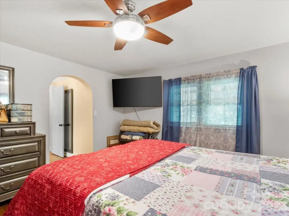 2 Ray Road Weaverville, NC 28787