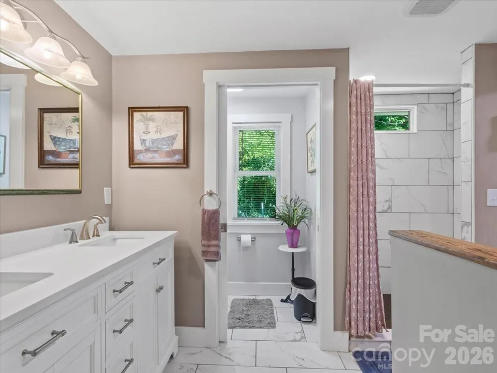 2 Ray Road Weaverville, NC 28787