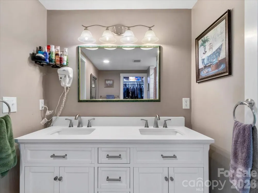 2 Ray Road Weaverville, NC 28787