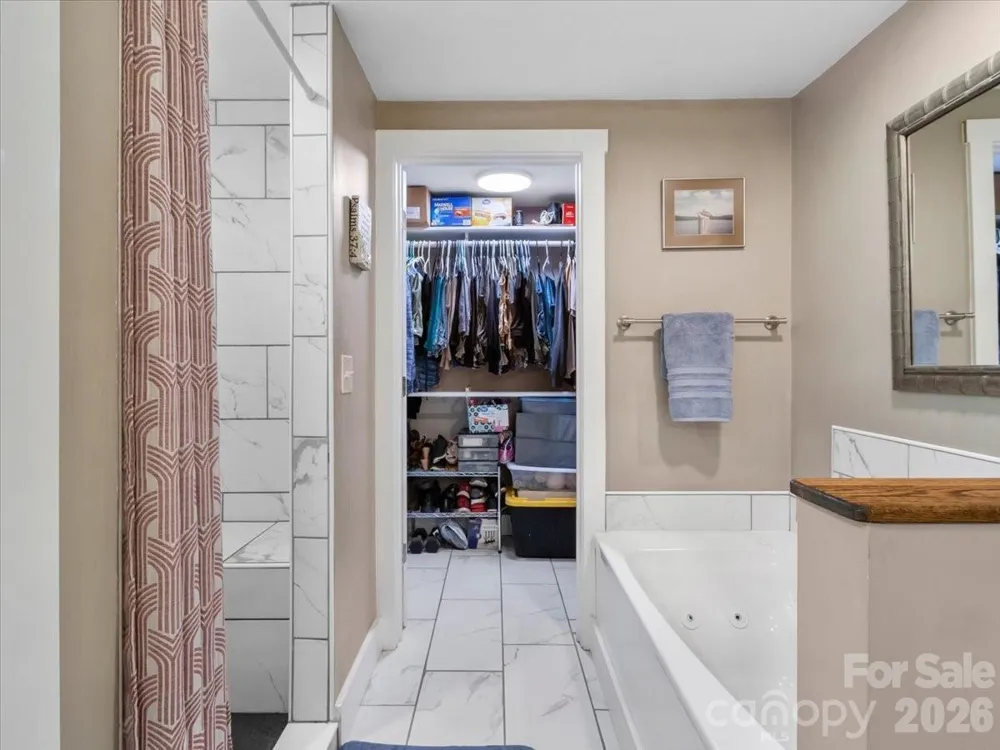 2 Ray Road Weaverville, NC 28787
