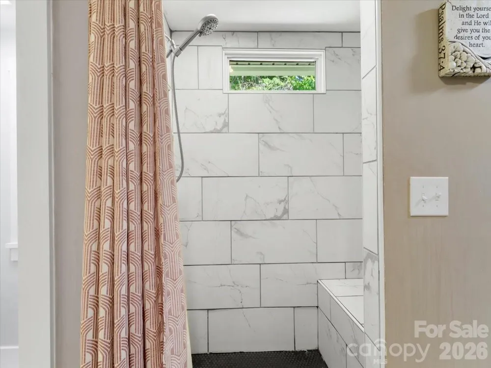 2 Ray Road Weaverville, NC 28787