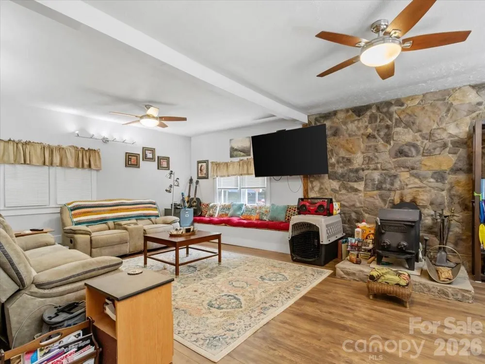 2 Ray Road Weaverville, NC 28787