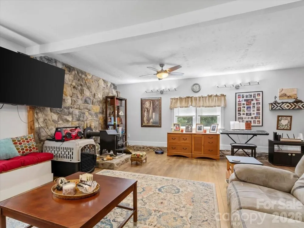 2 Ray Road Weaverville, NC 28787