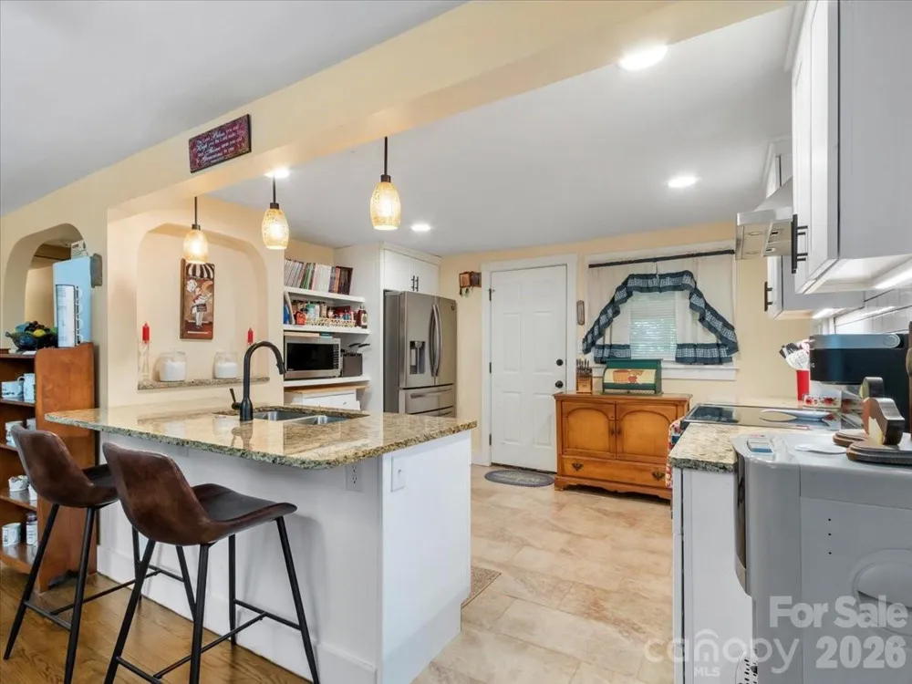 2 Ray Road Weaverville, NC 28787