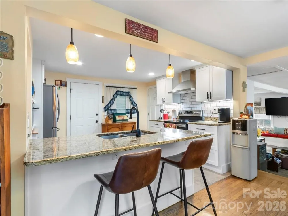 2 Ray Road Weaverville, NC 28787