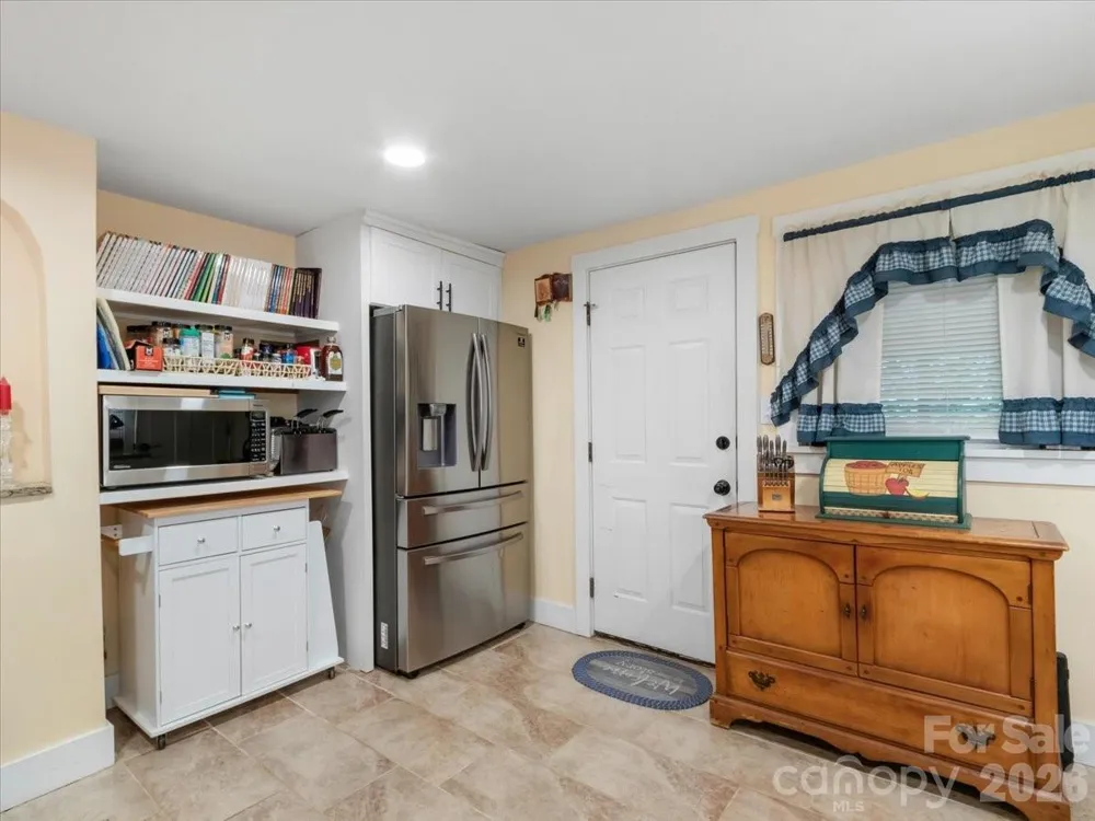 2 Ray Road Weaverville, NC 28787