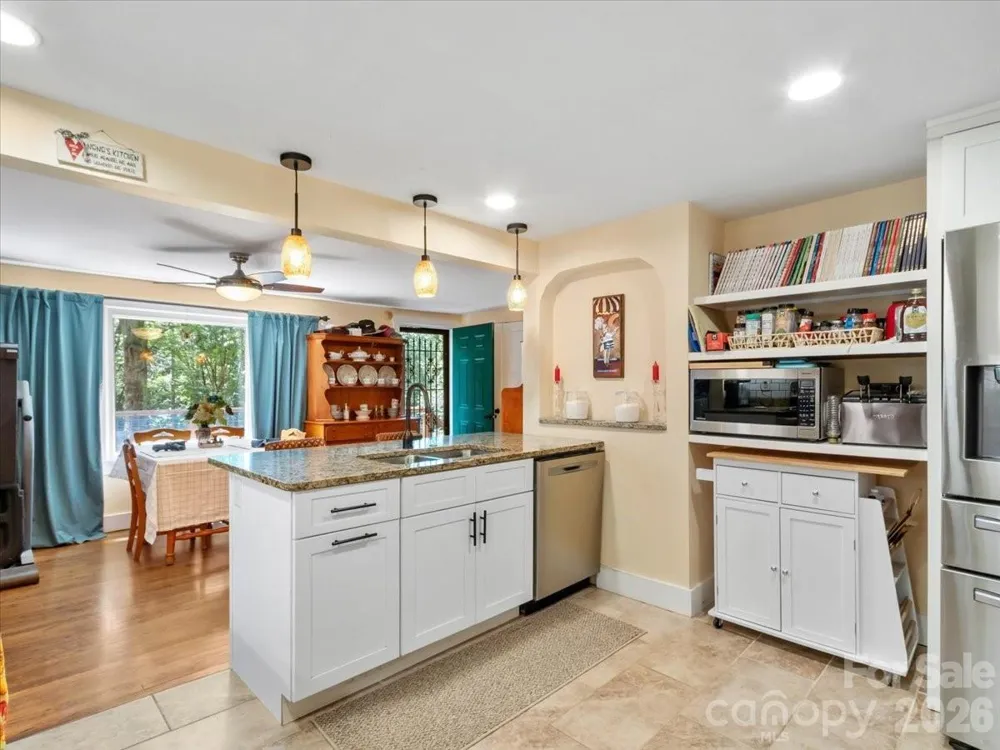 2 Ray Road Weaverville, NC 28787
