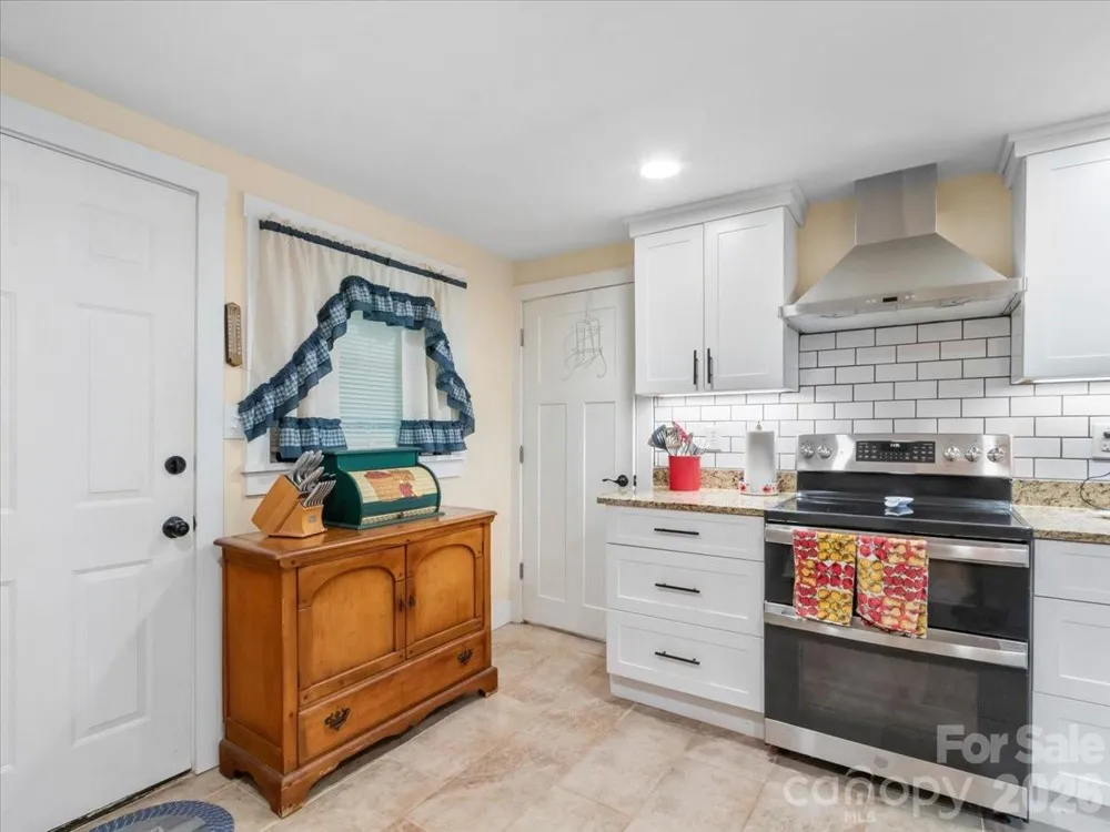 2 Ray Road Weaverville, NC 28787