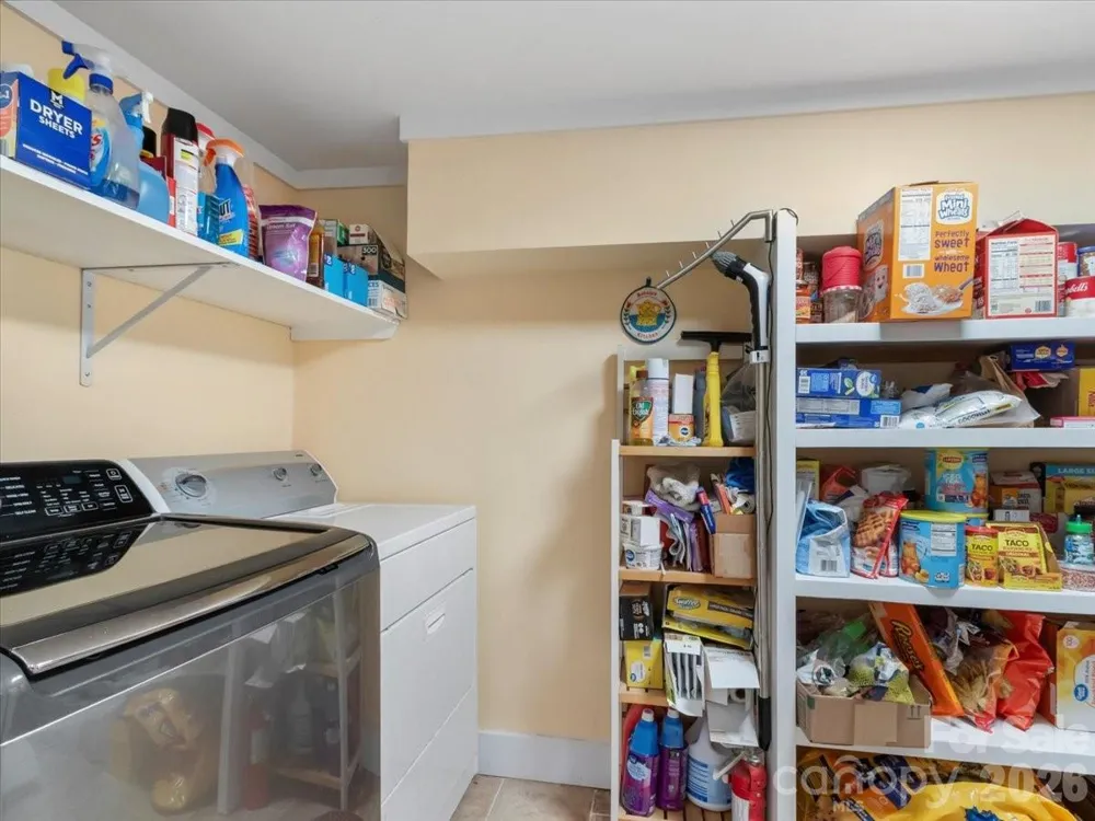 2 Ray Road Weaverville, NC 28787