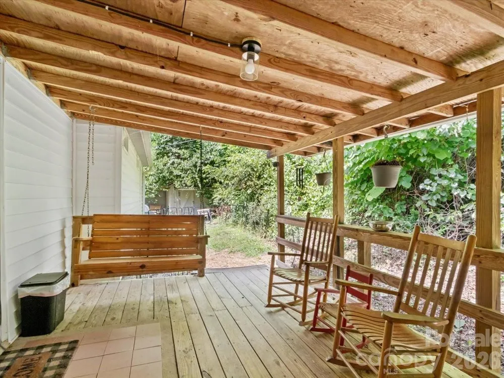 2 Ray Road Weaverville, NC 28787
