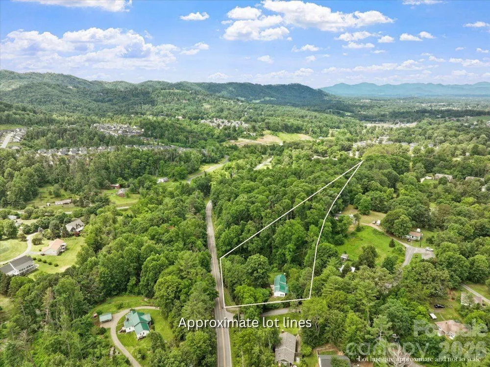 2 Ray Road Weaverville, NC 28787
