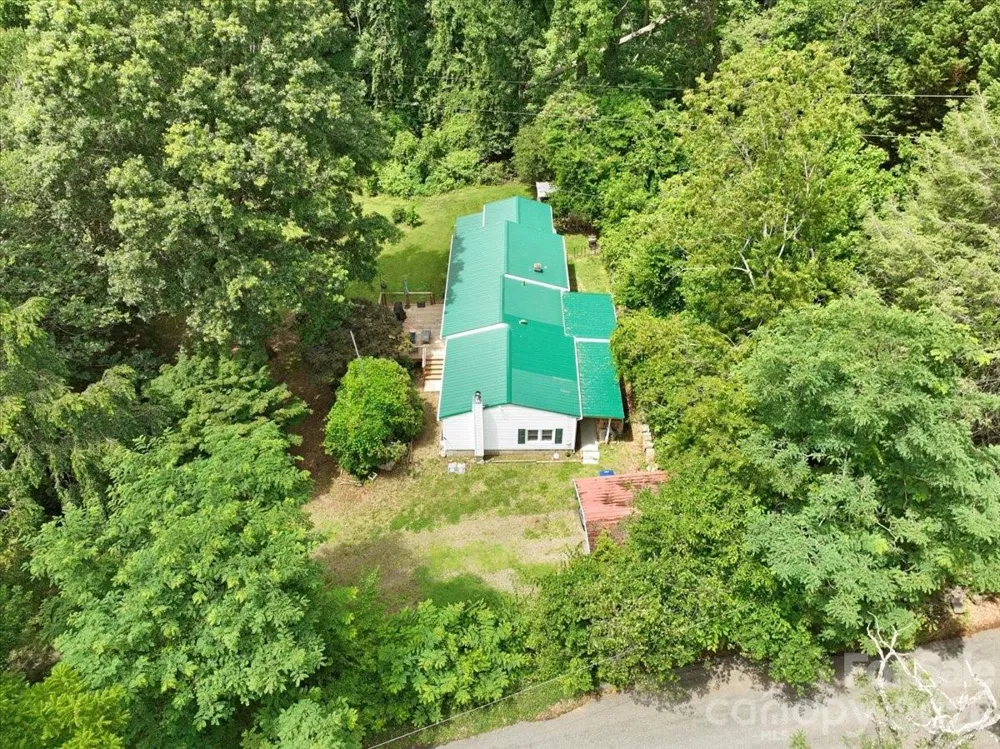 2 Ray Road Weaverville, NC 28787
