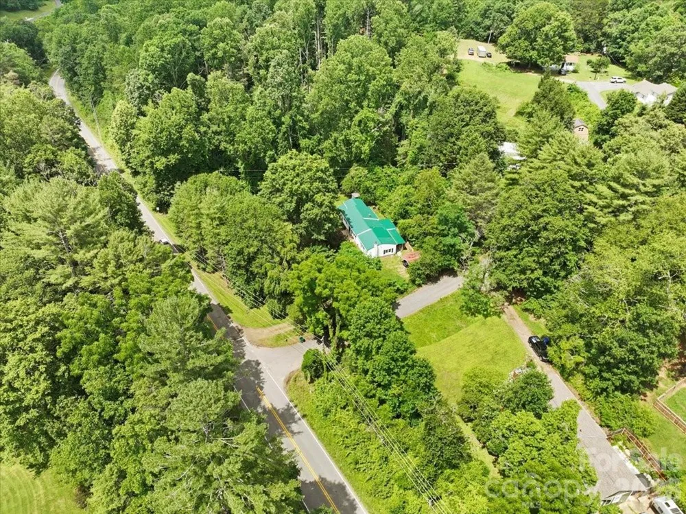 2 Ray Road Weaverville, NC 28787