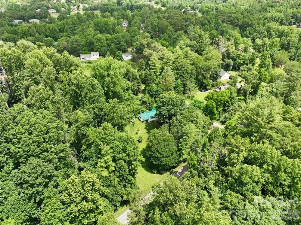2 Ray Road Weaverville, NC 28787
