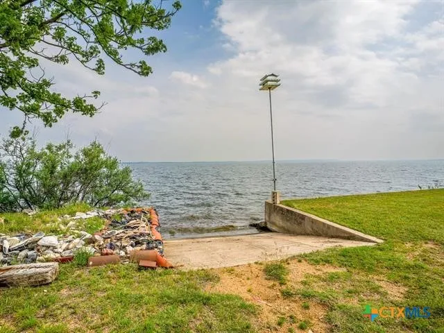 736 W Lakecrest Drive Other, TX 78607