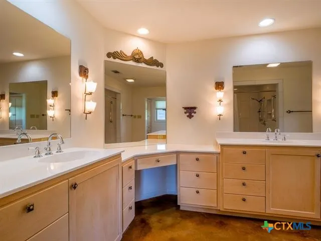 736 W Lakecrest Drive Other, TX 78607