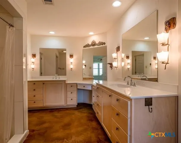 736 W Lakecrest Drive Other, TX 78607