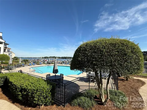 18733 Vineyard Point Lane