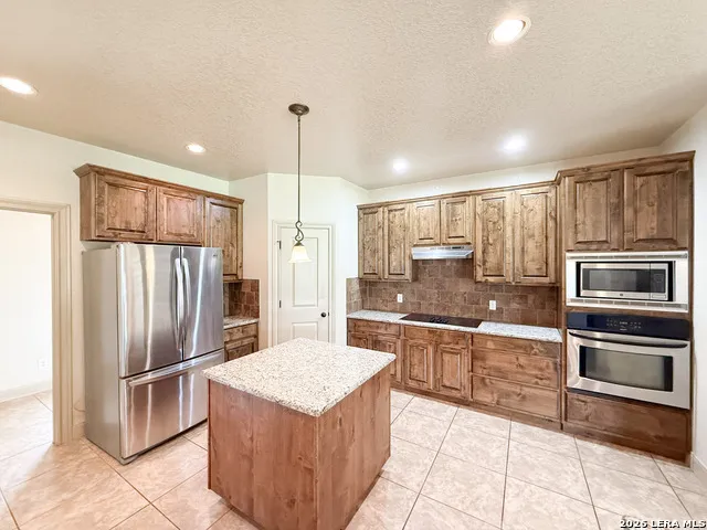 124 County Road 6879 Natalia, TX 78059