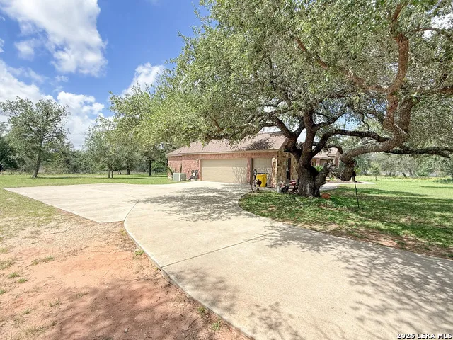 124 County Road 6879 Natalia, TX 78059