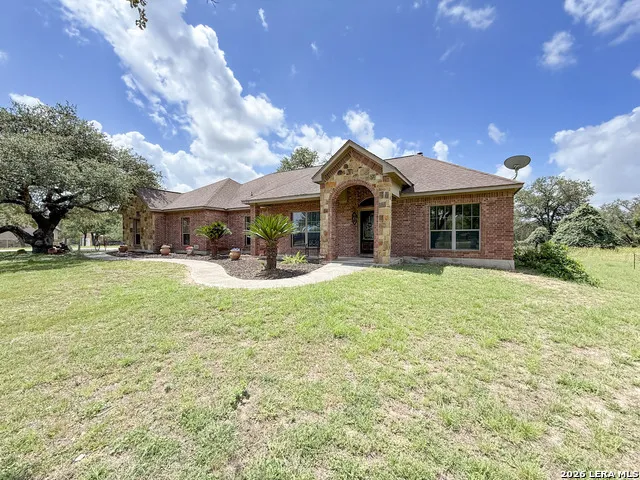 124 County Road 6879 Natalia, TX 78059