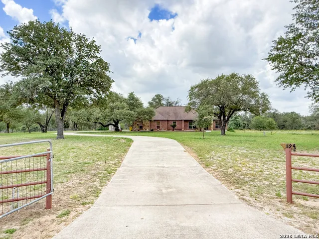124 County Road 6879 Natalia, TX 78059