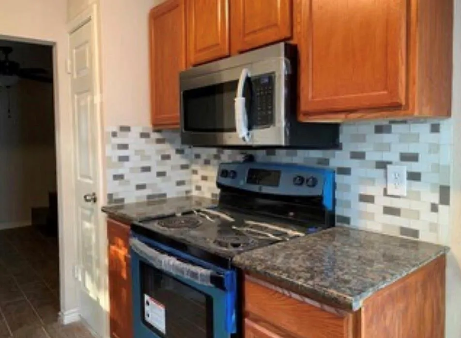 207 Frawley Street Houston, TX 77009