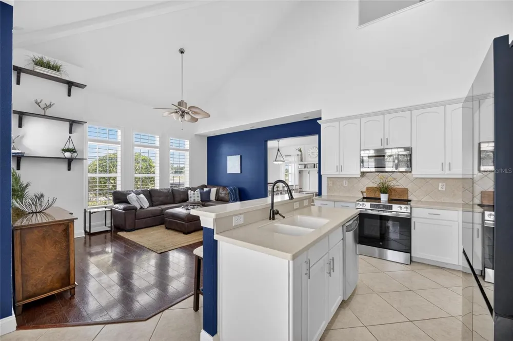5536 LUMINAR POINTE LANE Apollo Beach, FL 33572