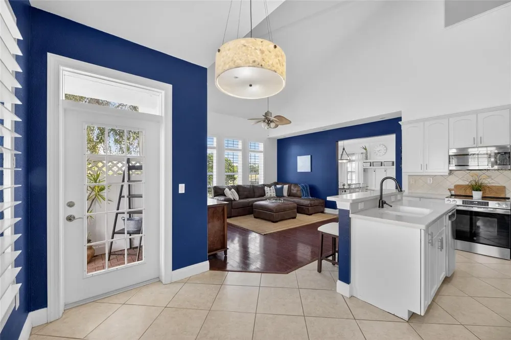 5536 LUMINAR POINTE LANE Apollo Beach, FL 33572