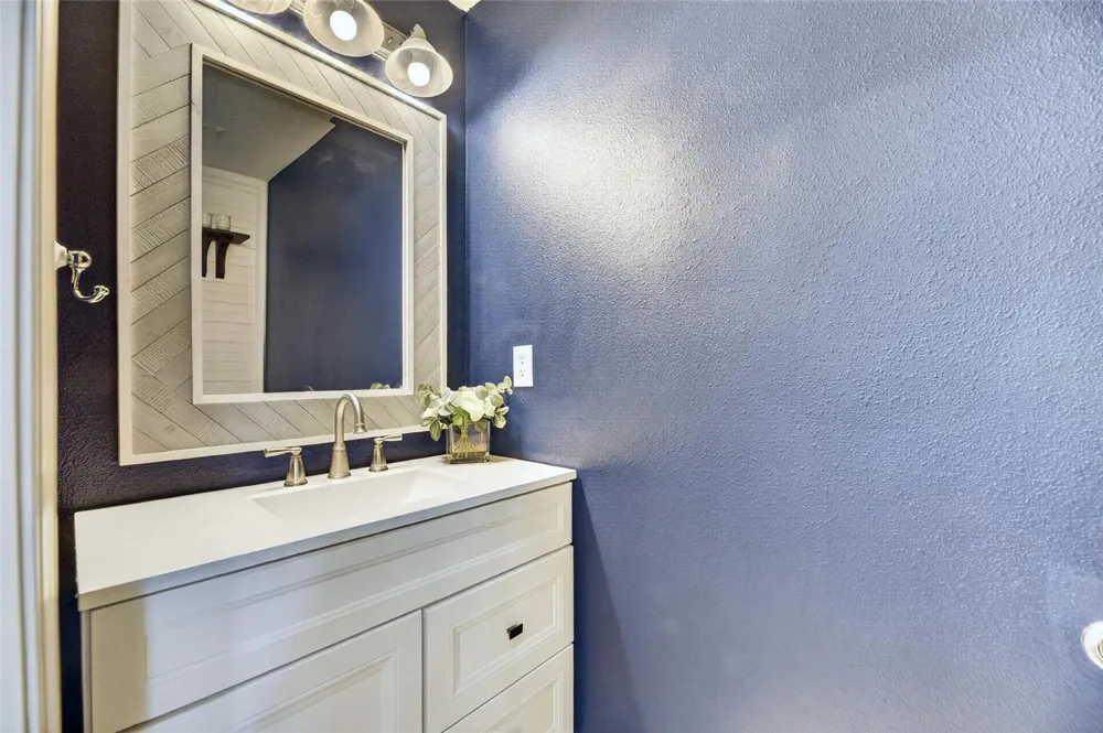 5536 LUMINAR POINTE LANE Apollo Beach, FL 33572