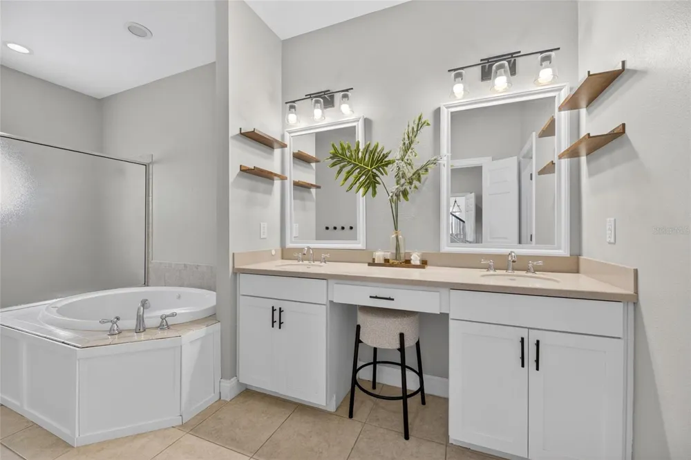 5536 LUMINAR POINTE LANE Apollo Beach, FL 33572