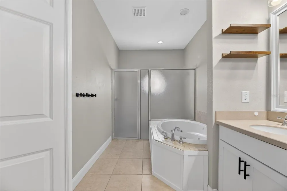 5536 LUMINAR POINTE LANE Apollo Beach, FL 33572