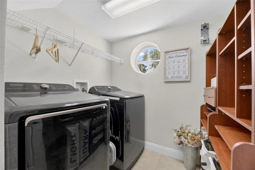 5536 LUMINAR POINTE LANE Apollo Beach, FL 33572