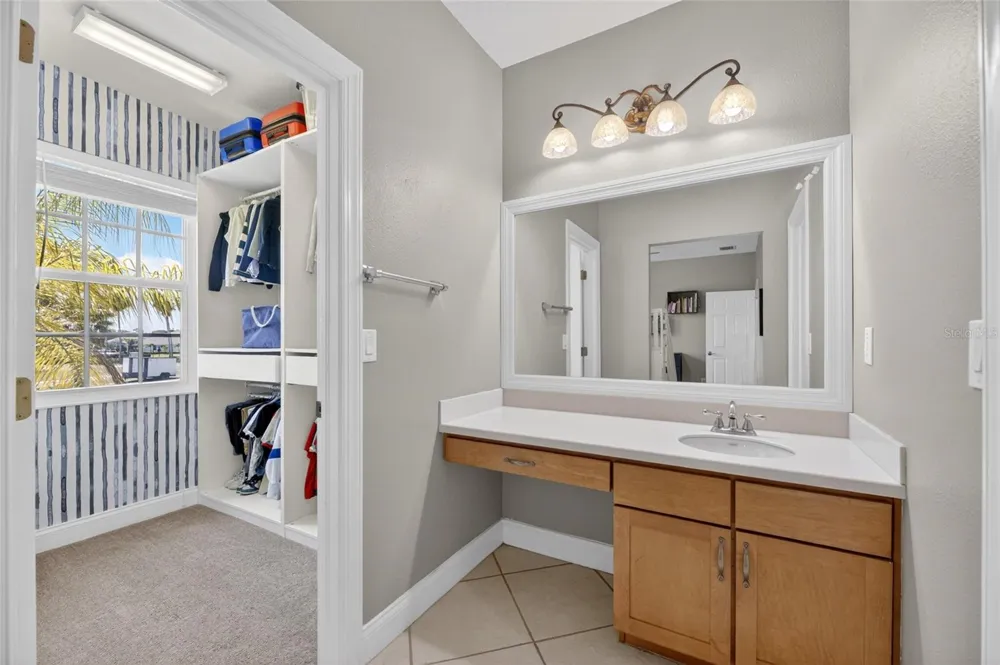5536 LUMINAR POINTE LANE Apollo Beach, FL 33572
