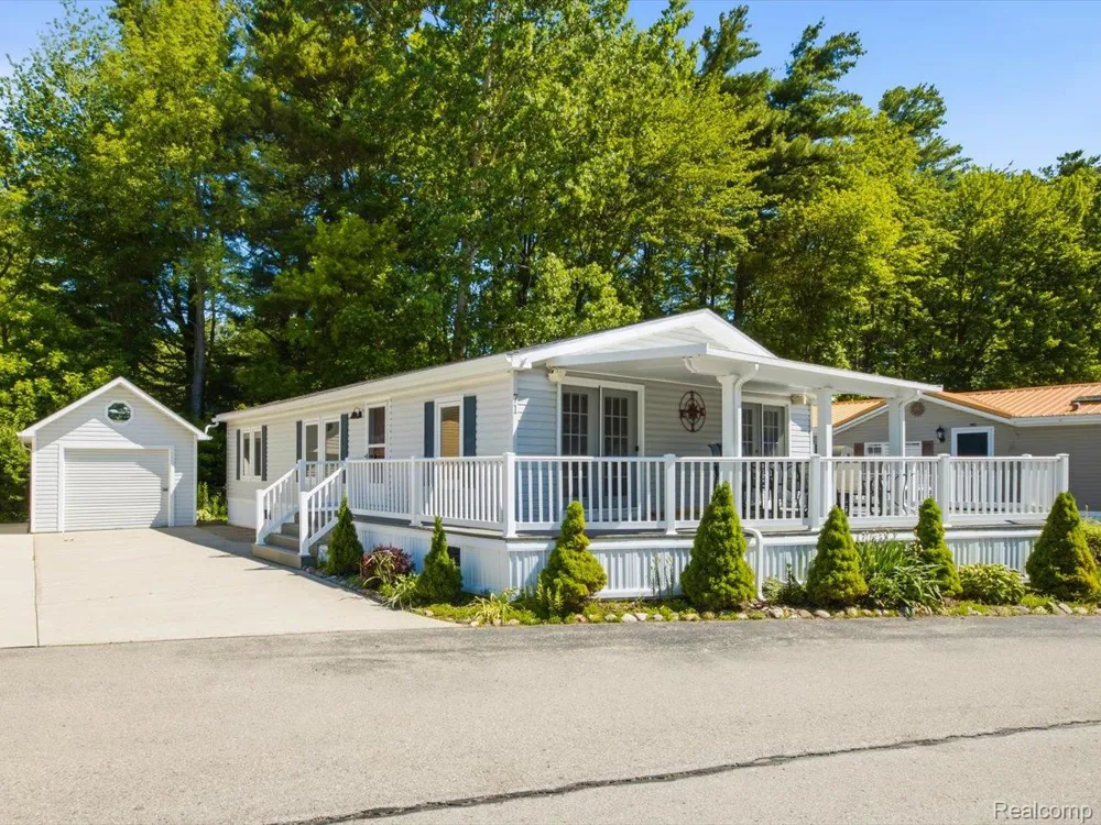 2545 Lakeshore Road Applegate Village, MI 48401