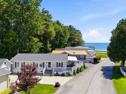 2545 Lakeshore Road