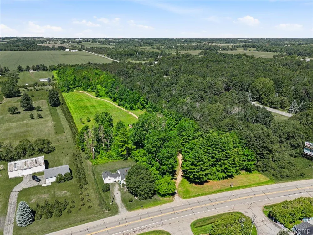 2545 Lakeshore Road Applegate Village, MI 48401
