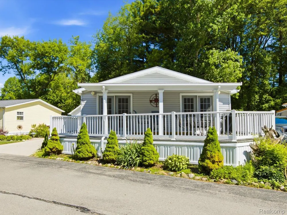2545 Lakeshore Road Applegate Village, MI 48401